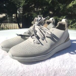 Size: 11 Women's Fashion Sneakers . Antimicrobial . New w/ Tags . Madden NYC